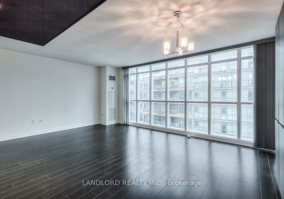 15-iceboat-terrace-toronto-ontario-c13458606