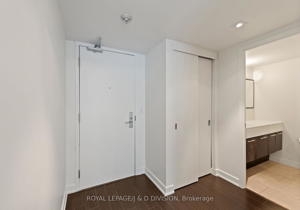 21-nelson-street-toronto-ontario-c13458670