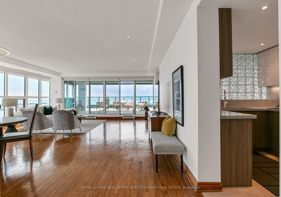99-harbour-square-toronto-ontario-c13458696