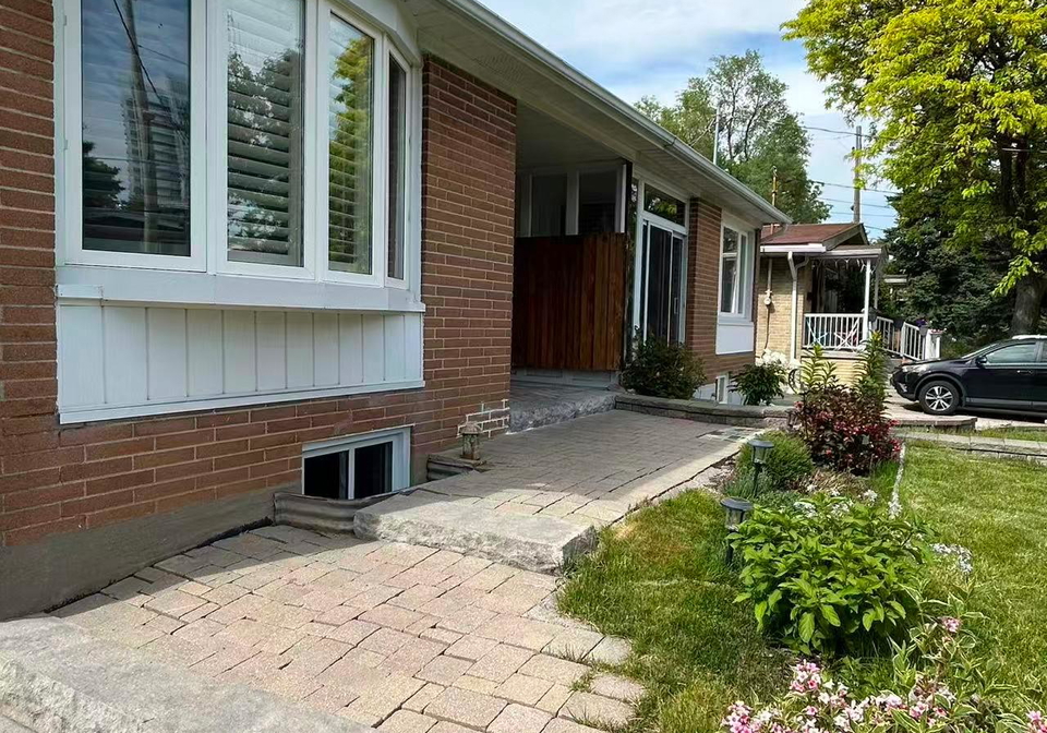 2-lynedock-crescent-north-york-ontario-c13459042