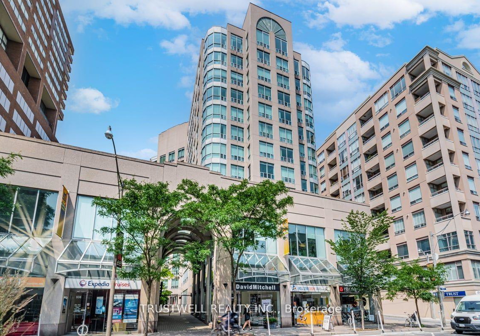 942-yonge-street-toronto-ontario-c13459278