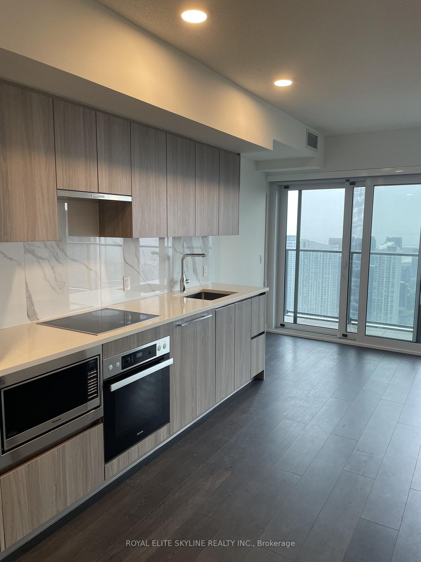 3-concord-cityplace-way-toronto-ontario-c13459396