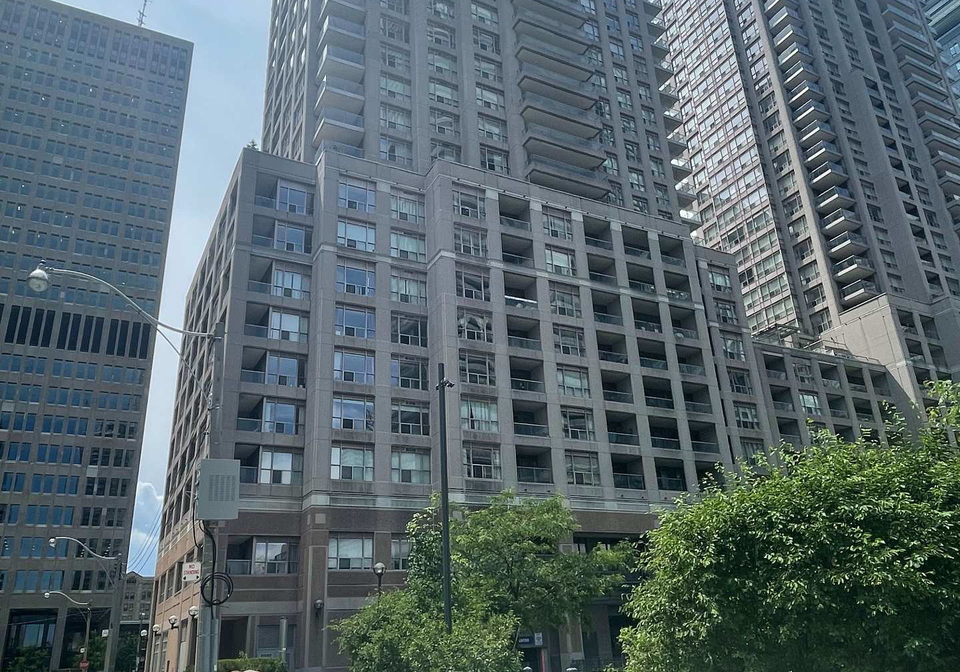 909-bay-street-toronto-ontario-c13460462