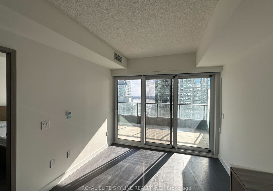1-concord-cityplace-way-toronto-ontario-c13460816