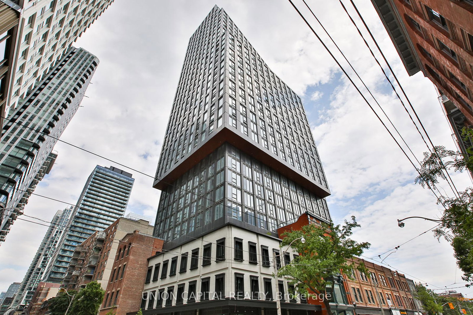 100-queen-street-e-toronto-ontario-c13460902