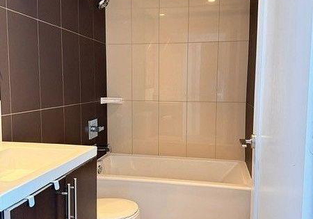 5-sheppard-avenue-e-north-york-ontario-c13460922