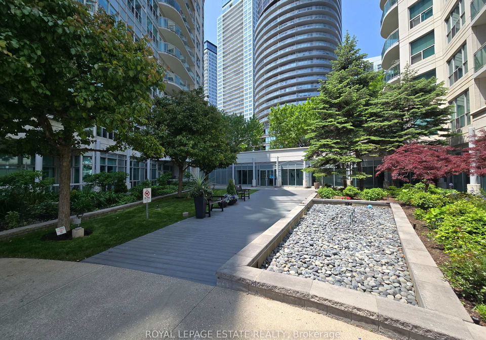 600-queens-quay-w-toronto-ontario-c13461214