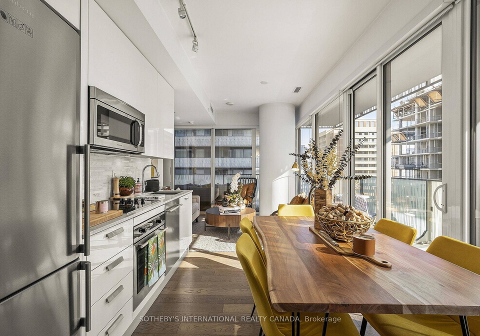 42-charles-street-e-toronto-ontario-c13461238