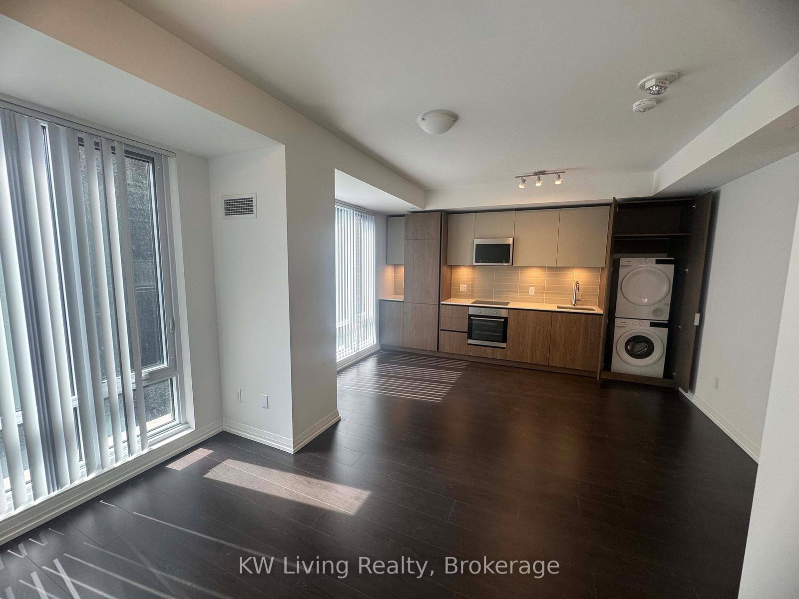 8-widmer-street-toronto-ontario-c13461414