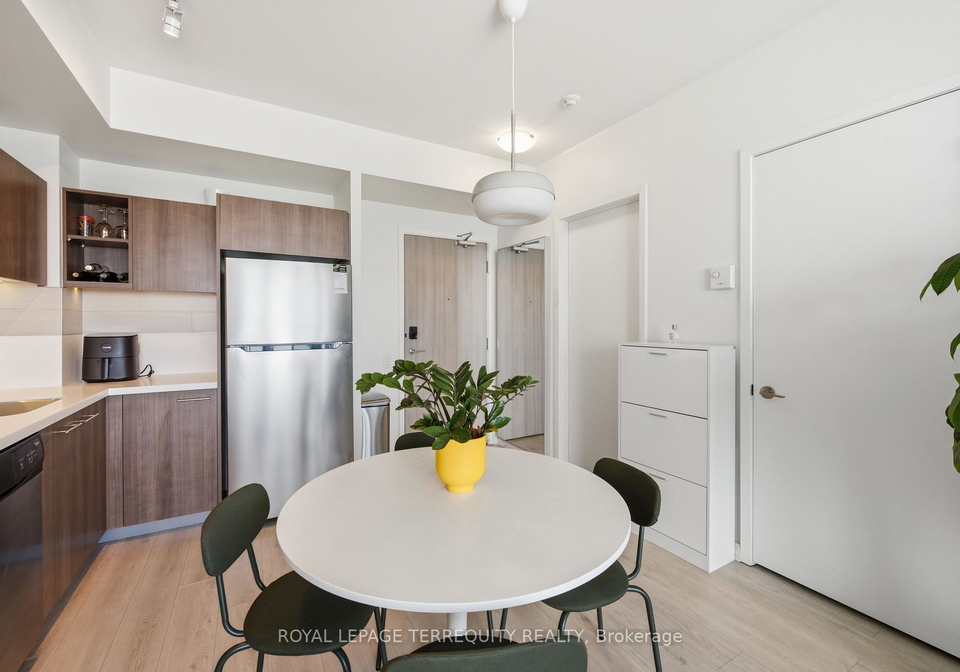 70-distillery-lane-toronto-ontario-c13461426