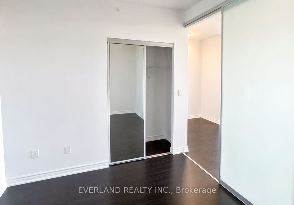 386-yonge-street-toronto-ontario-c13462072
