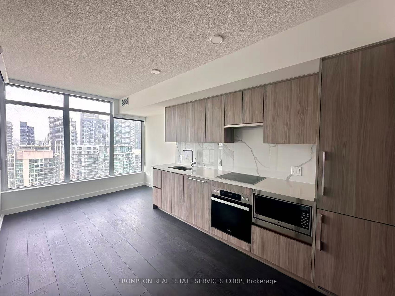1-concord-cityplace-way-toronto-ontario-c13462182