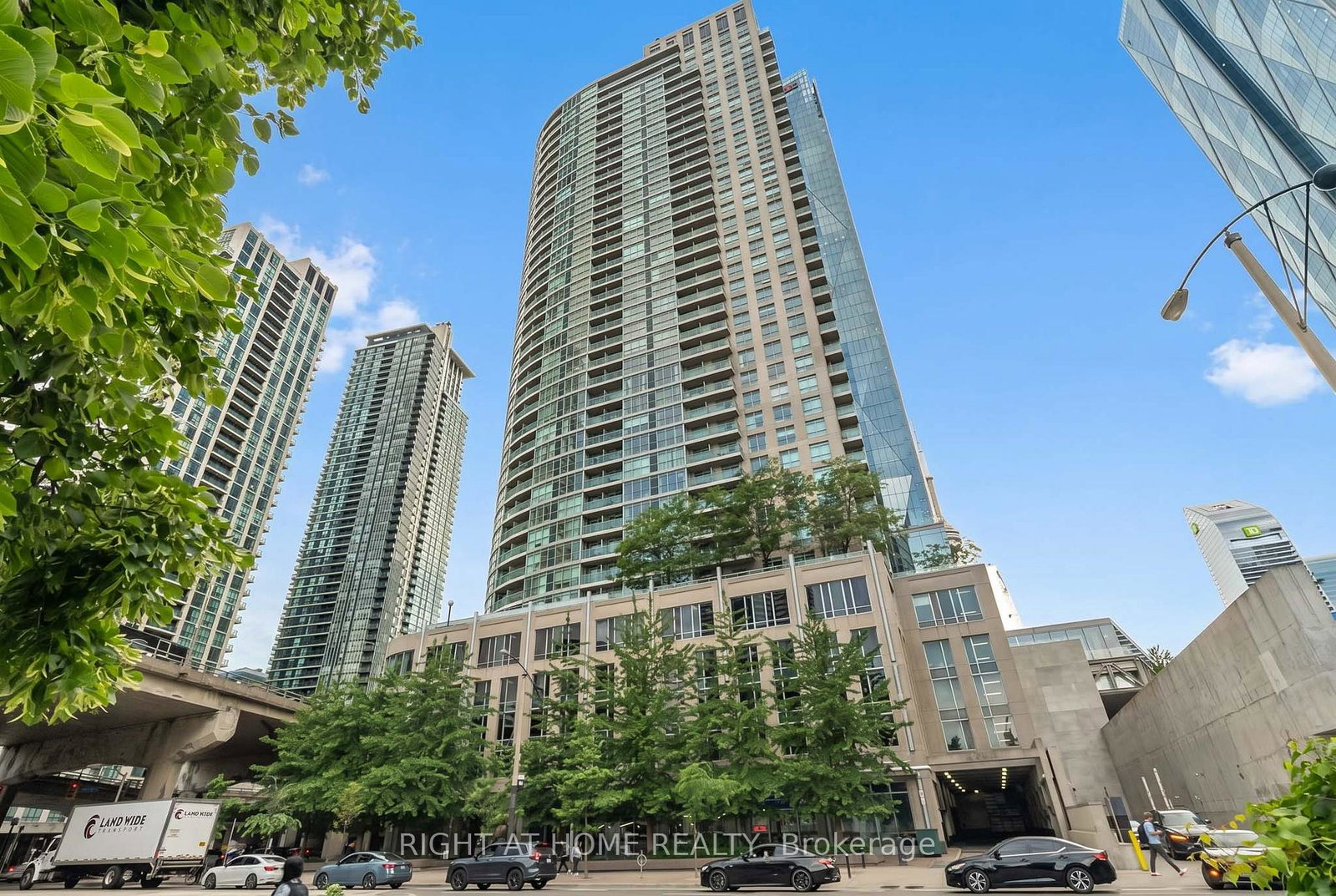 18-yonge-street-toronto-ontario-c13463086