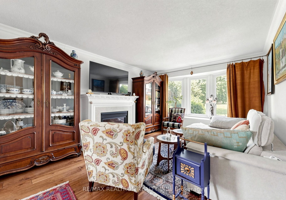 8-cassandra-boulevard-north-york-ontario-c13463220