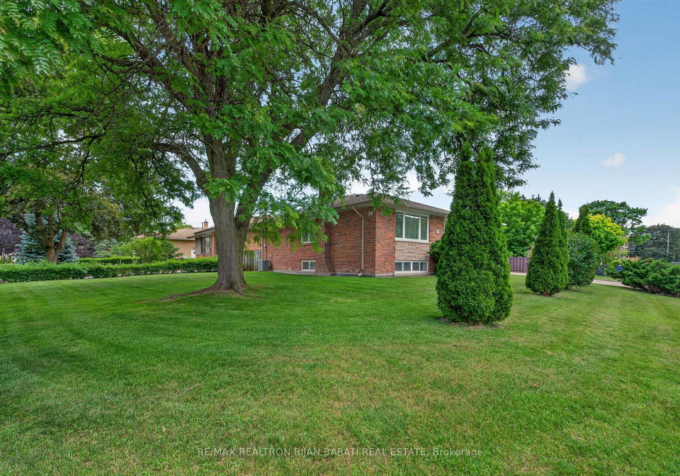 15-revcoe-drive-north-york-ontario-c13463426