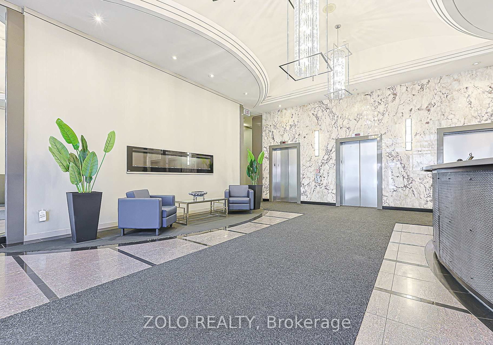 555-yonge-street-toronto-ontario-c13463492