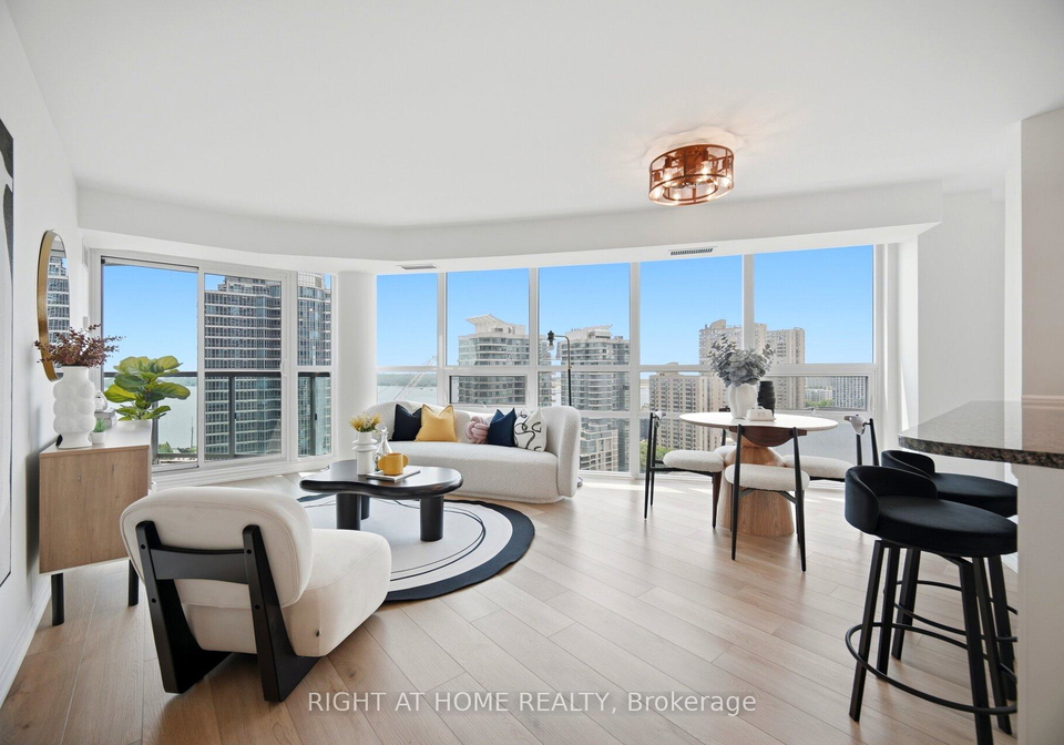 19-grand-trunk-crescent-toronto-ontario-c13464224