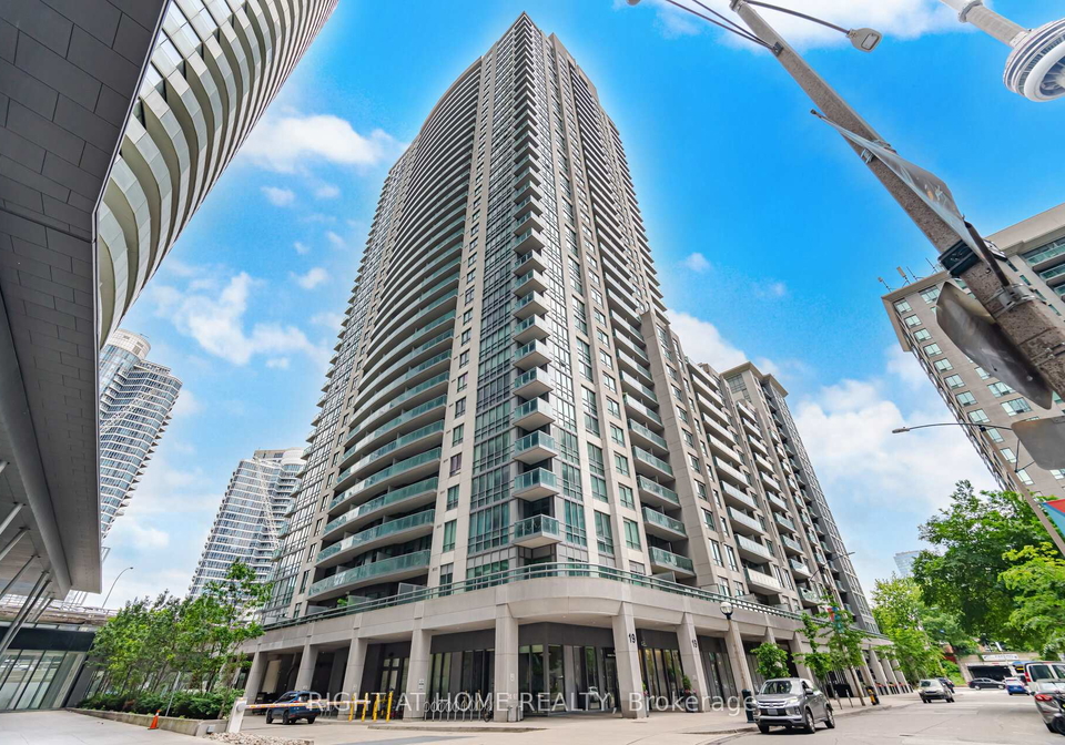 19-grand-trunk-crescent-toronto-ontario-c13464224