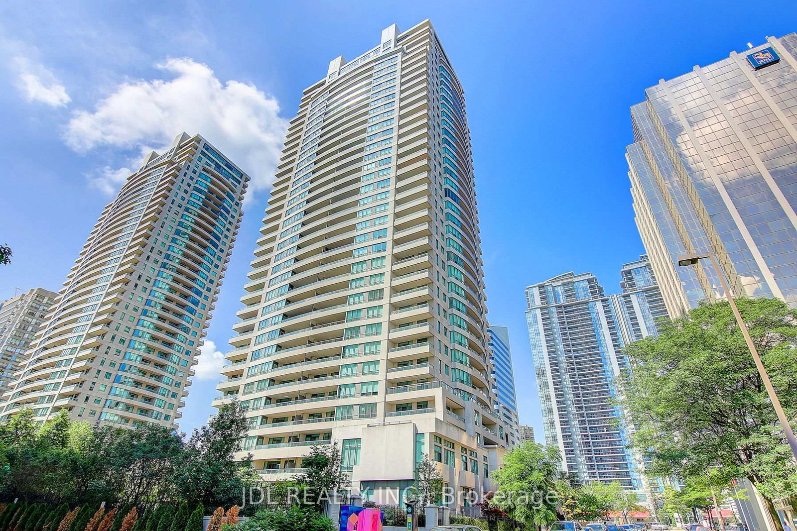 23-hollywood-avenue-north-york-ontario-c13464774