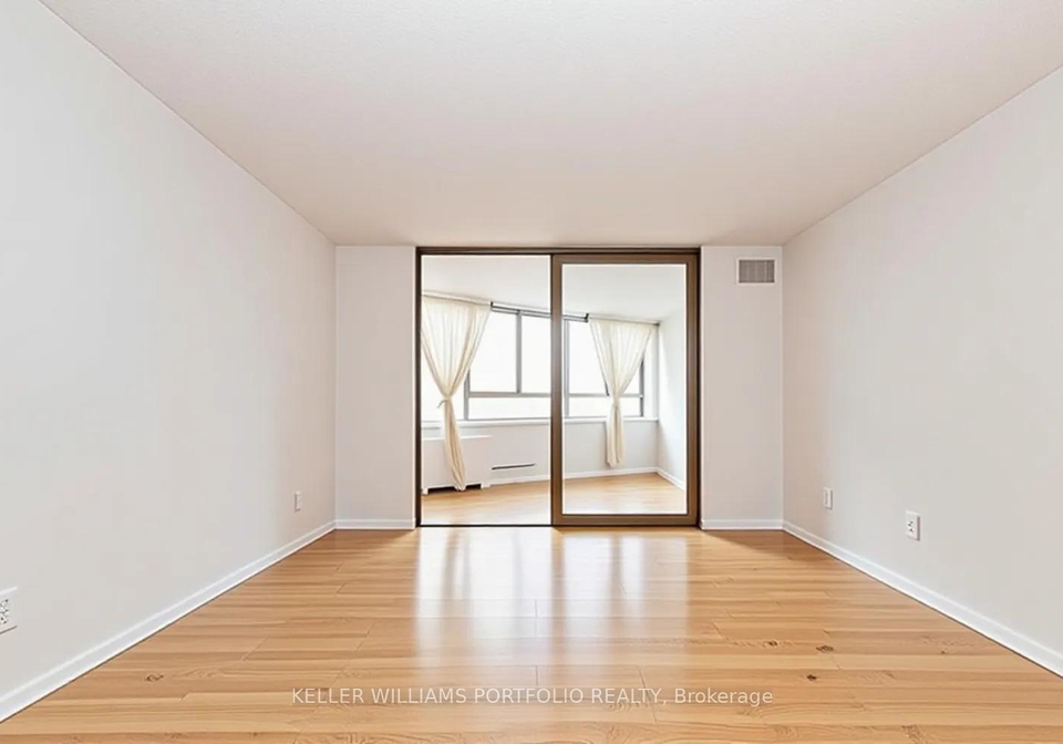 270-queens-quay-w-toronto-ontario-c13464862