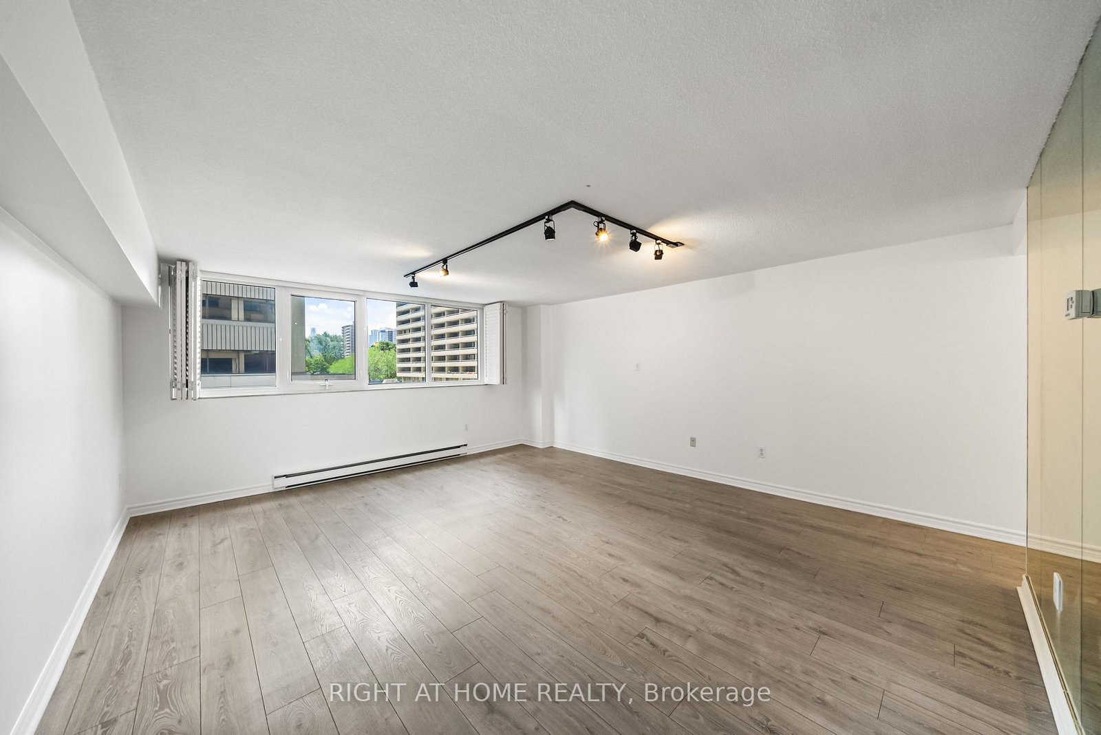 360-bloor-street-e-toronto-ontario-c13465382