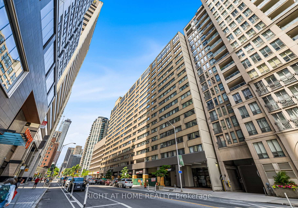 360-bloor-street-e-toronto-ontario-c13465382