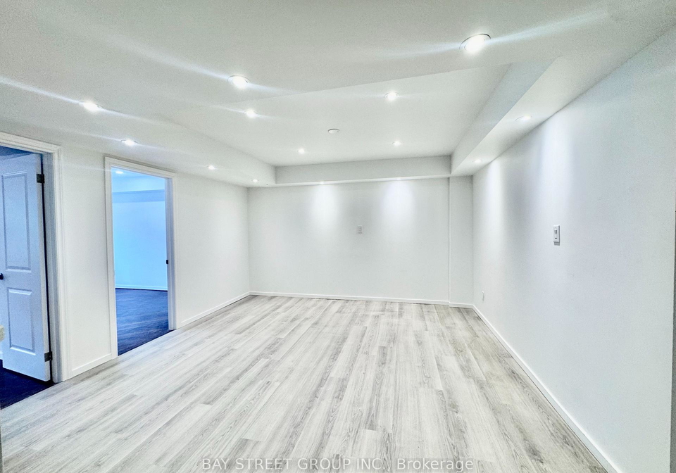 373-eglinton-avenue-w-toronto-ontario-c13465598