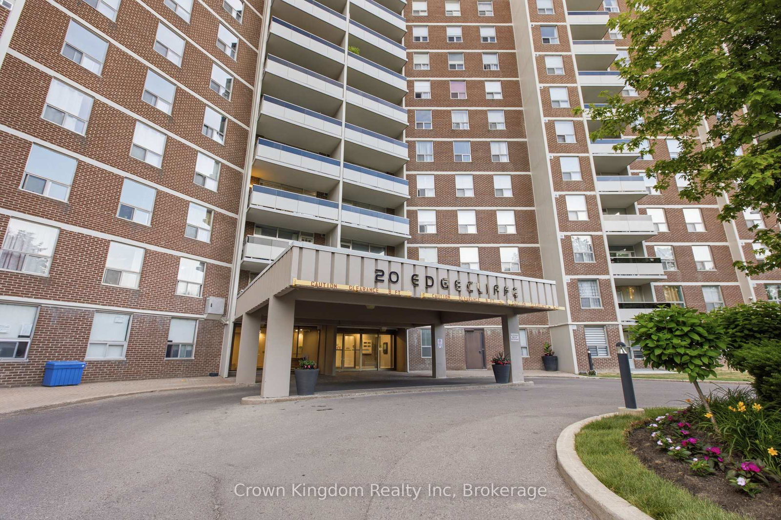 20-edgecliff-golfway-e-east-york-ontario-c13466162