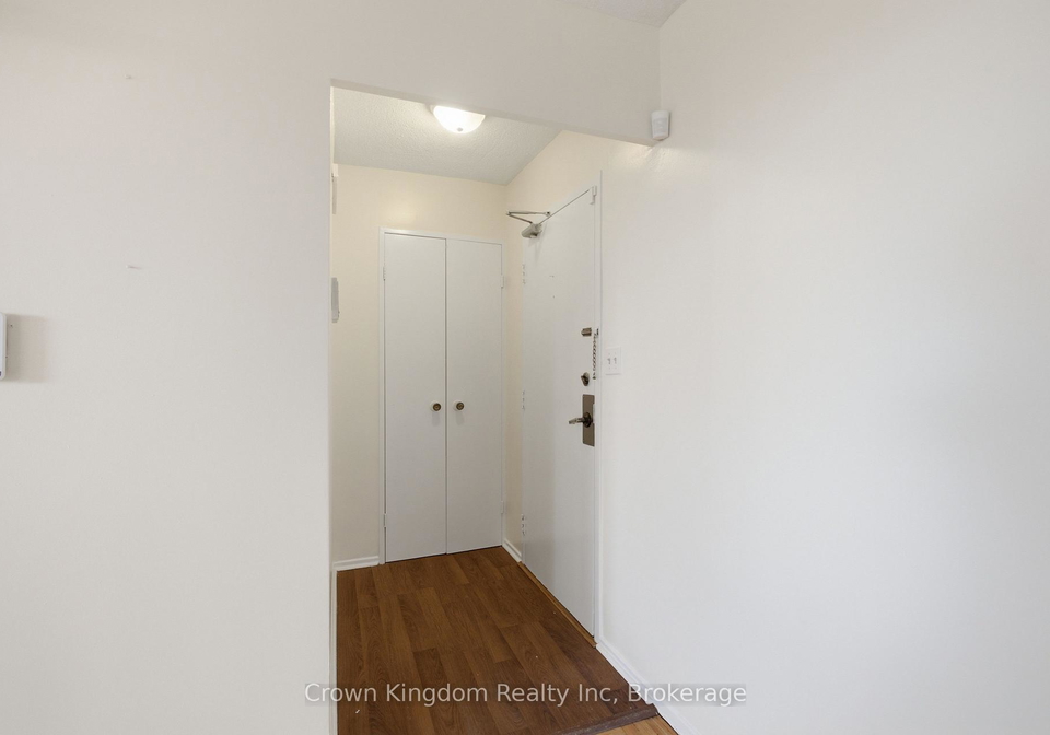 20-edgecliff-golfway-e-east-york-ontario-c13466162