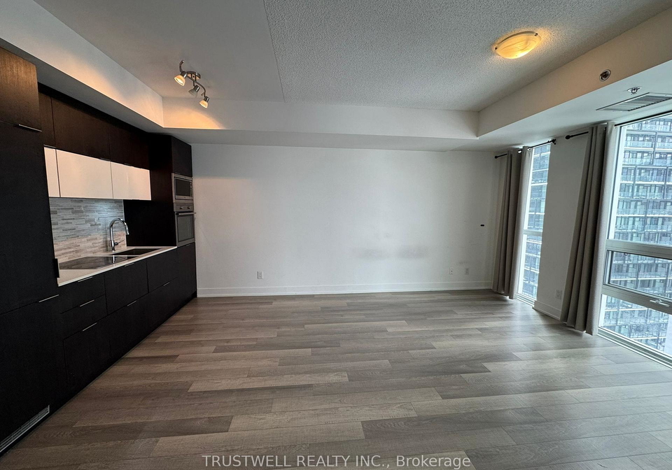 318-richmond-street-w-toronto-ontario-c13466336