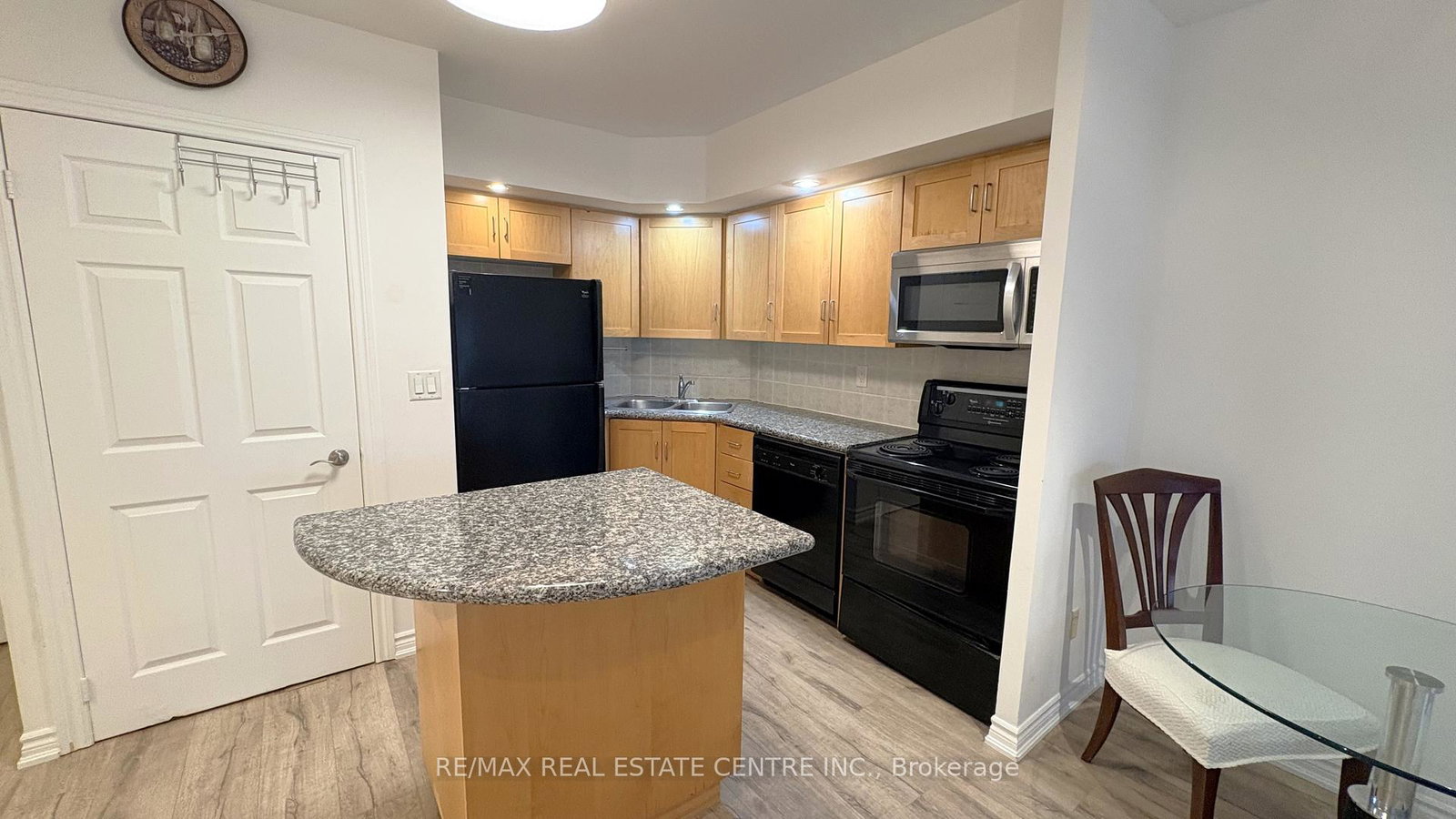 250-wellington-street-toronto-ontario-c13466680