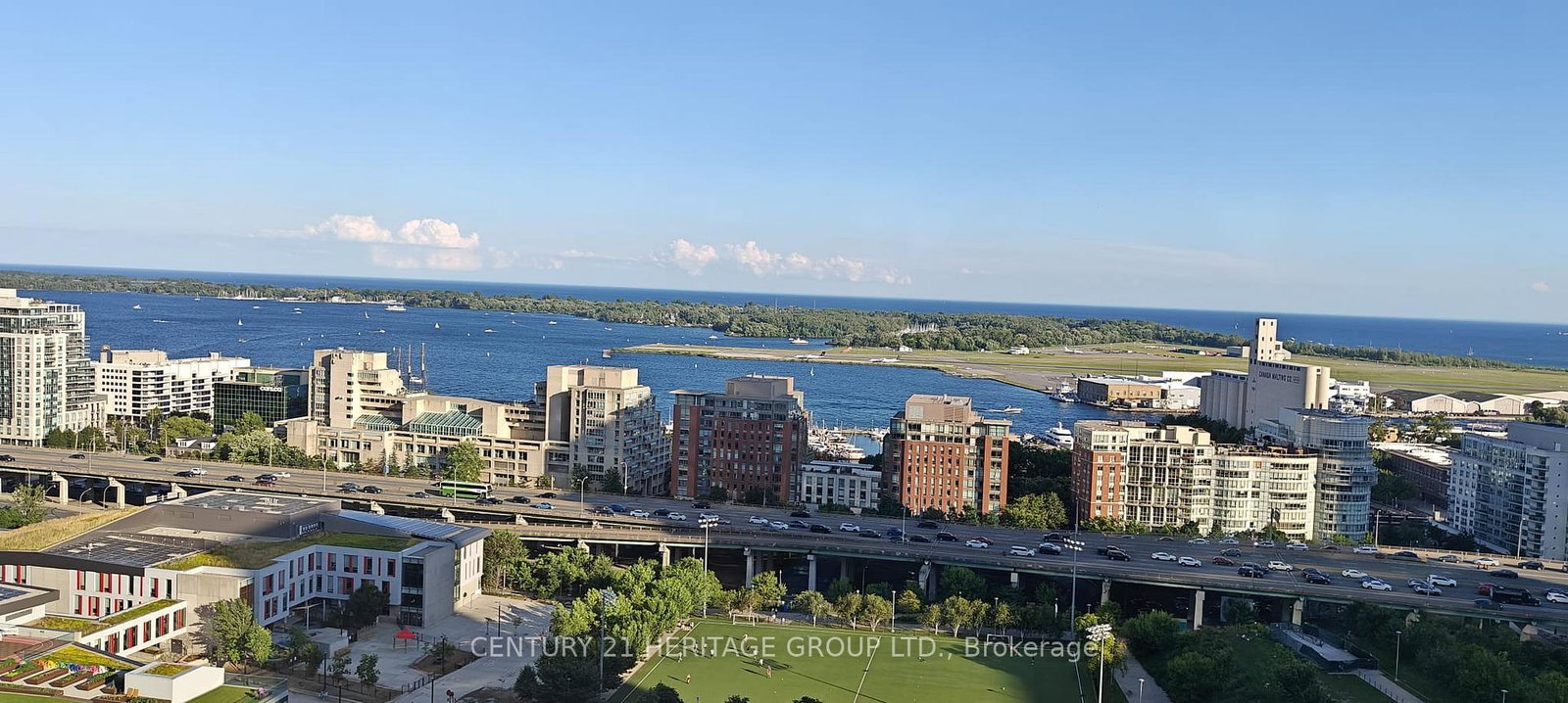 15-iceboat-terrace-toronto-ontario-c13467712