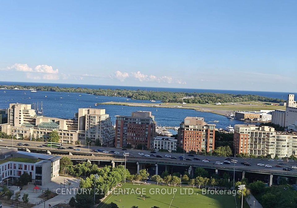 15-iceboat-terrace-toronto-ontario-c13467712