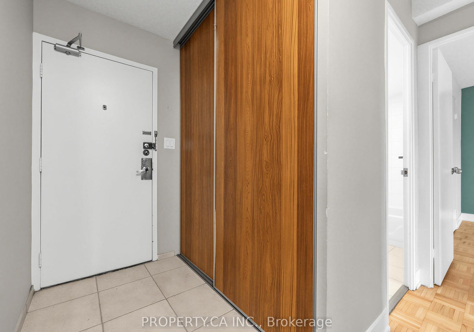10-edgecliff-golfway-east-york-ontario-c13467792