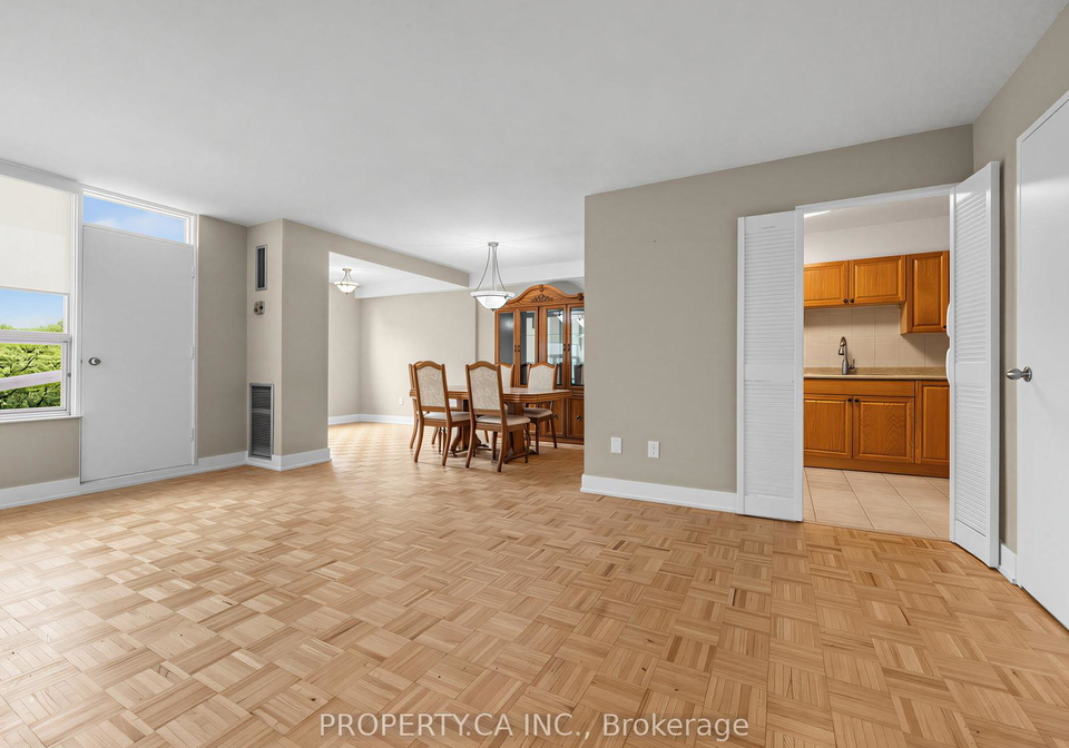 10-edgecliff-golfway-east-york-ontario-c13467792