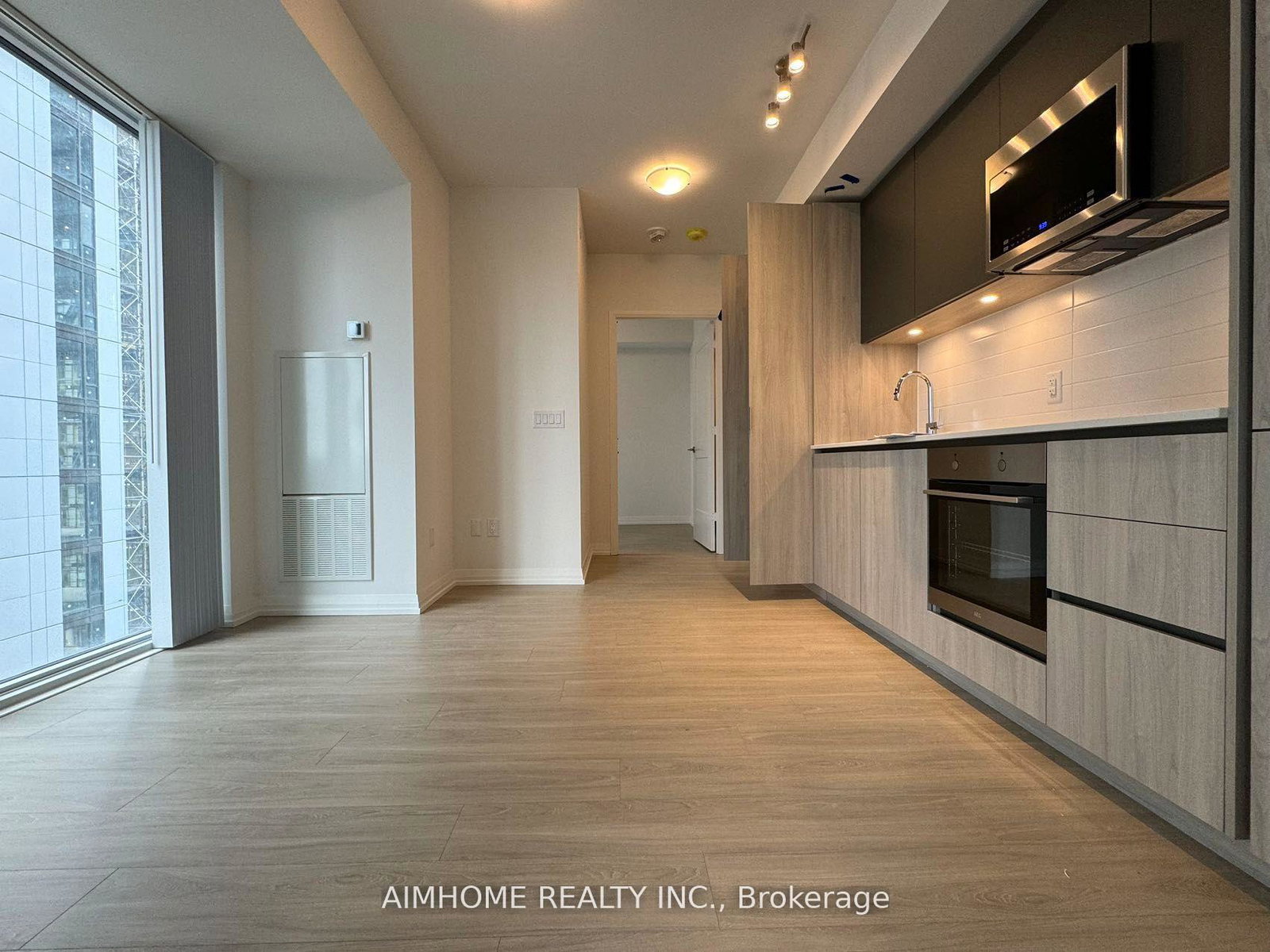 8-widmer-street-toronto-ontario-c13468510