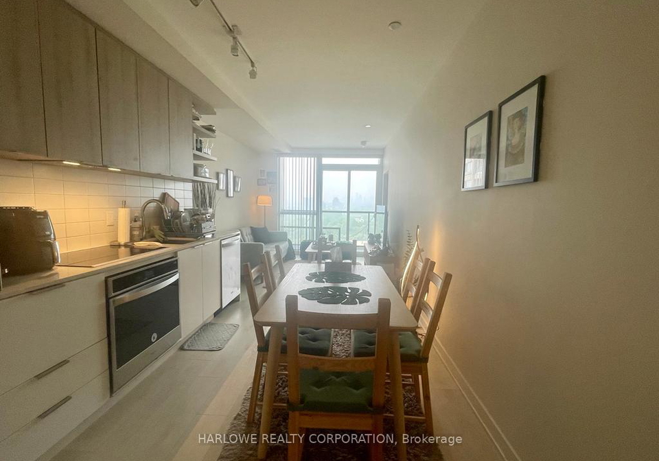 6-sonic-way-east-york-ontario-c13468954