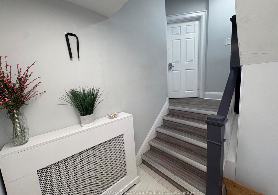 101-burnside-drive-toronto-ontario-c13469138