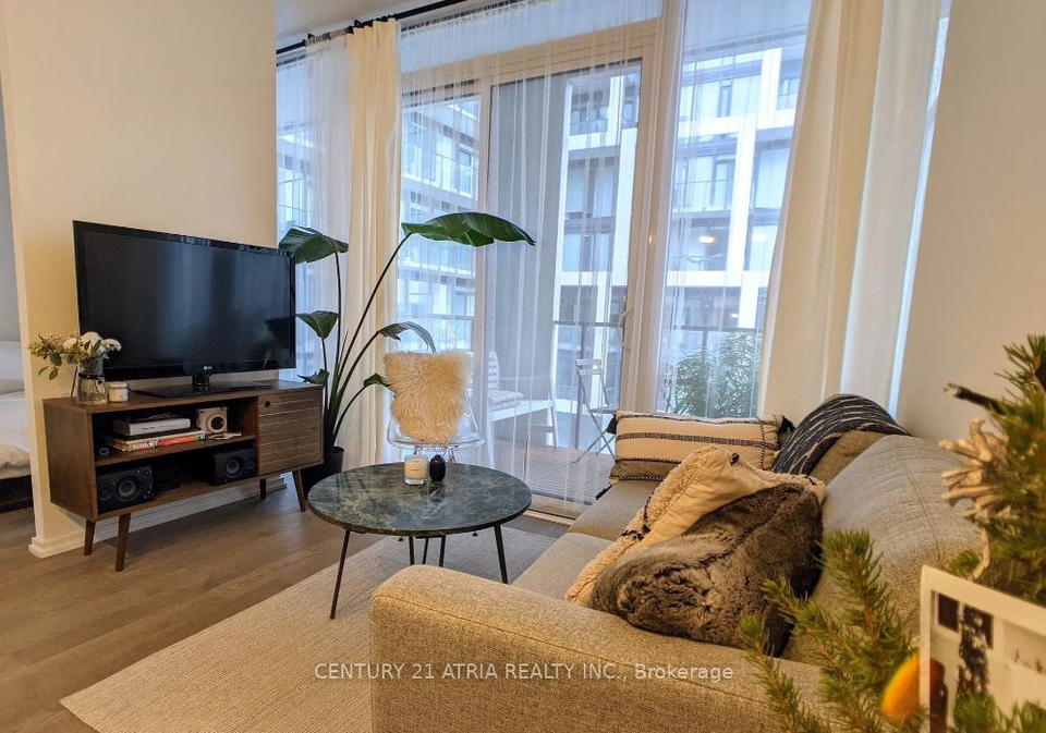 8-hillsdale-avenue-e-toronto-ontario-c13469820