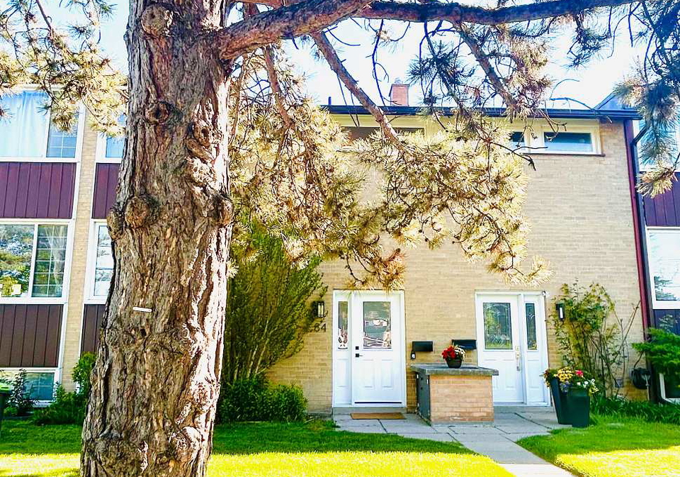 84-barber-greene-road-north-york-ontario-c13470206