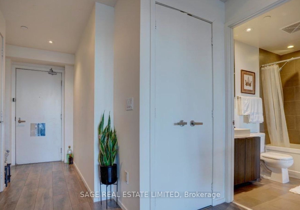 159-dundas-street-e-toronto-ontario-c13470970