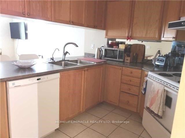 909-bay-street-toronto-ontario-c13471166