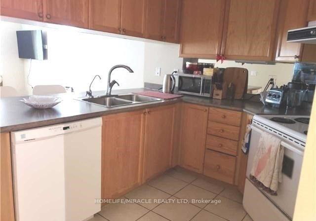 909-bay-street-toronto-ontario-c13471166