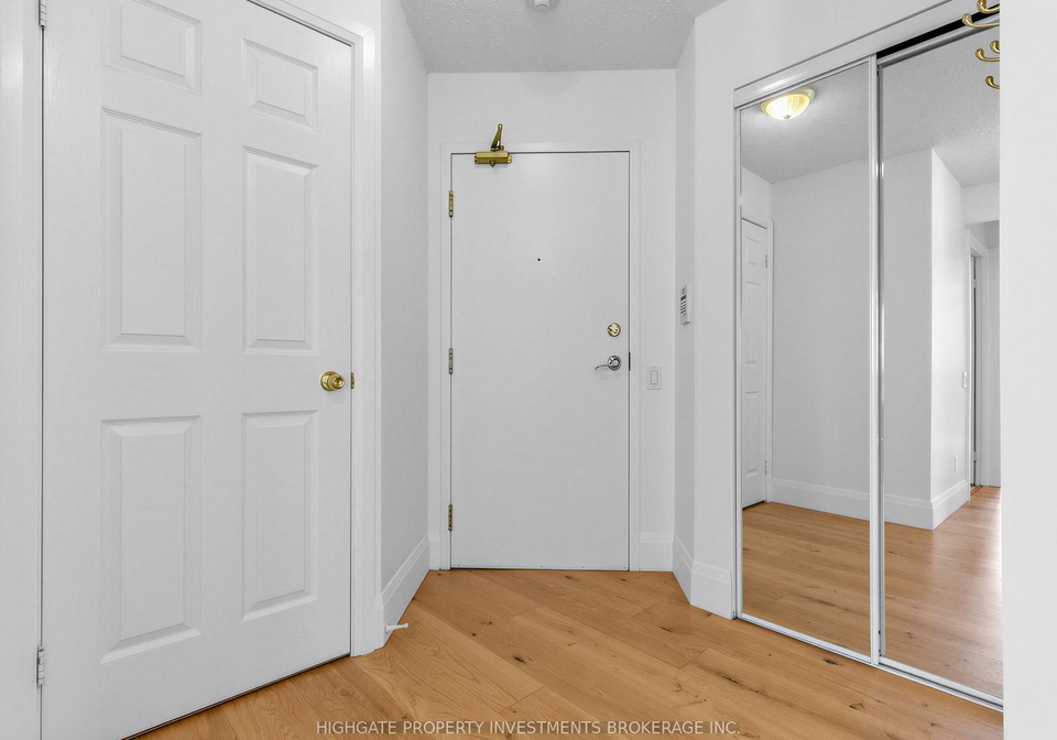 8-hillcrest-avenue-north-york-ontario-c13471238