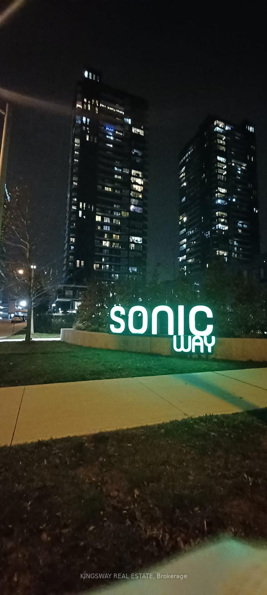 6-sonic-way-east-york-ontario-c13471290