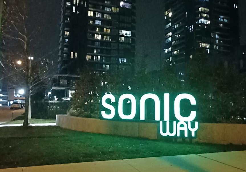 6-sonic-way-east-york-ontario-c13471290