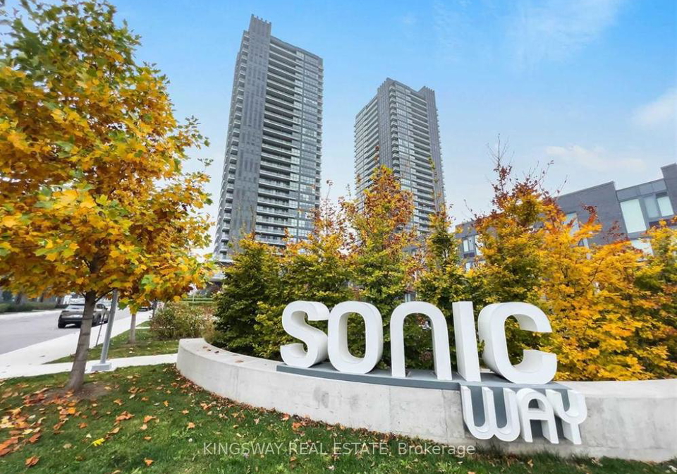 6-sonic-way-east-york-ontario-c13471290
