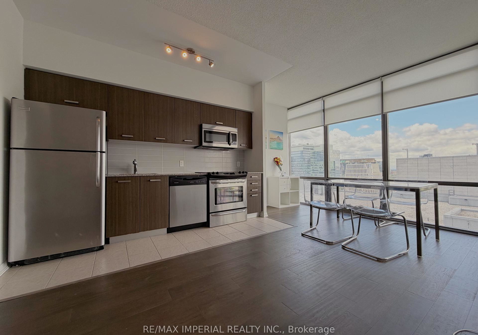 832-bay-street-toronto-ontario-c13471556