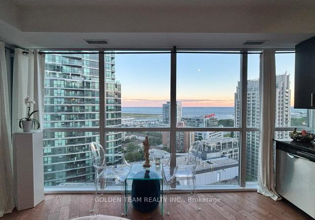 20-bruyeres-mews-toronto-ontario-c13471838