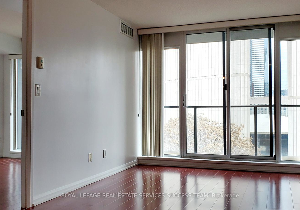 111-elizabeth-street-toronto-ontario-c13471906